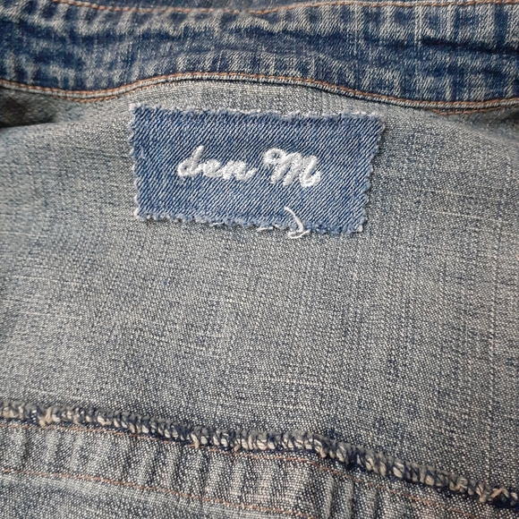 ONE OF A KIND CROP DENIM JACKET BY DEN M - Picture 10 of 10